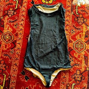 Acacia one piece side peekaboo arms